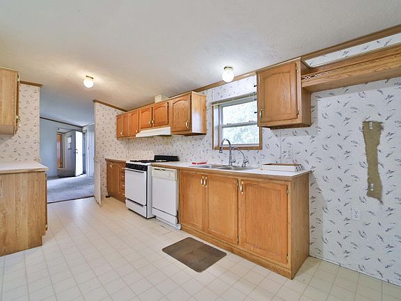 2nd image of 35 Ash St