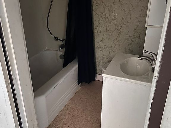 2nd image of 115 N 7th St #8