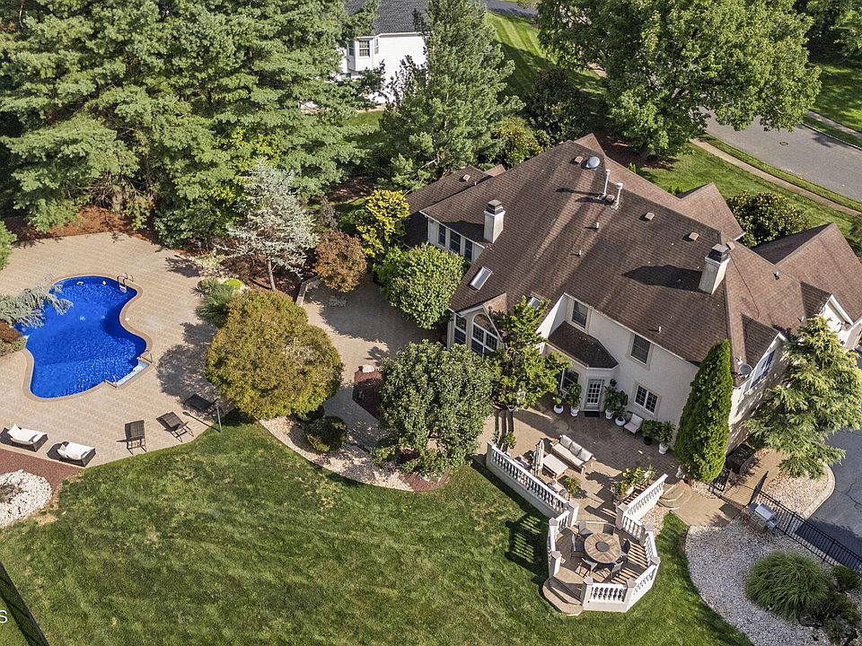 1st image of 211 Bennington Road