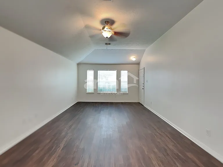 3919 Hawthorn Glen Ct — Photo 8