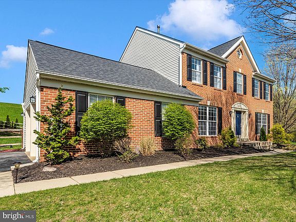 3rd image of 6302 Hawkins Ct N