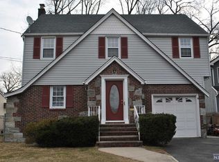 4 Saint Ann Pl, Rochelle Park, NJ 07662