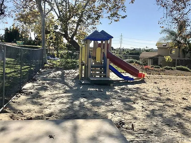 1809 Eastwood Ln — Photo 17