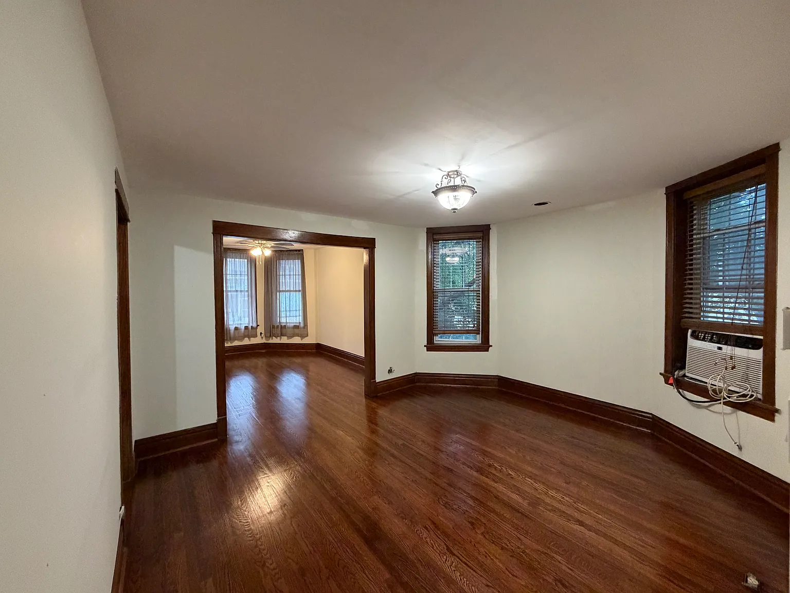 2 bed, 950 sqft, $1,600 — Photo 3