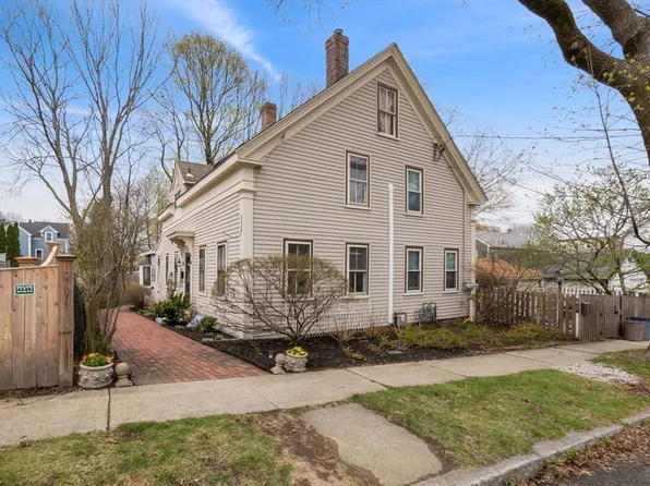 8 California St #8, Newburyport, MA 01950