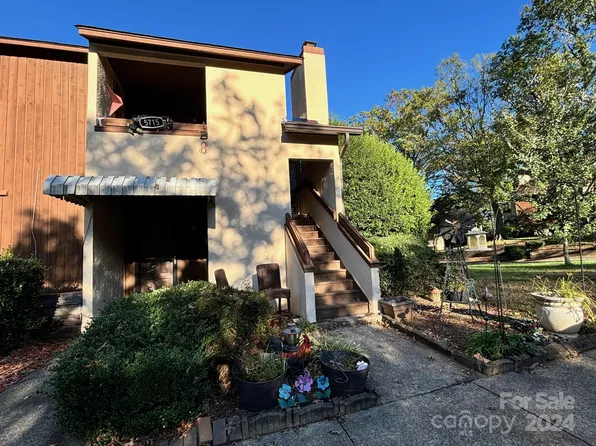 5707 Dockside Dr, Charlotte, NC 28227