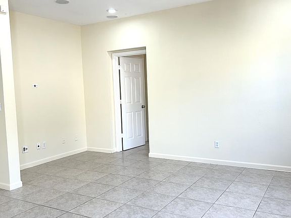 4th image of 4863 Watseka Way