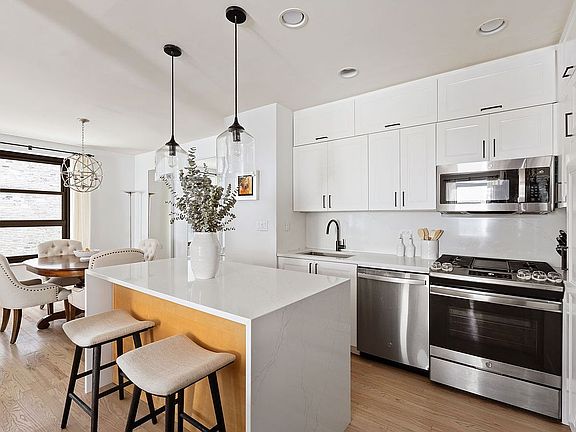 3rd image of 305 W 98th St APT 5DS