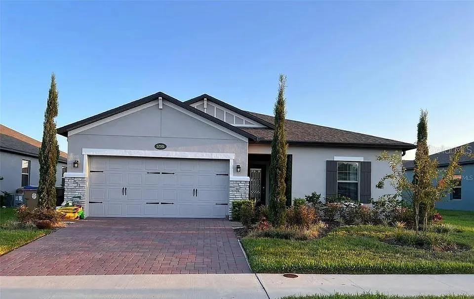 5285 Pavia Dr