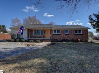 102 Eden St, Laurens, SC 29360