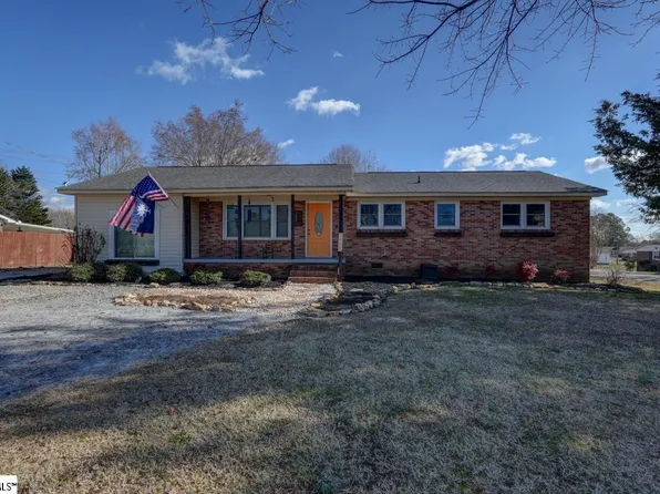 102 Eden St, Laurens, SC 29360