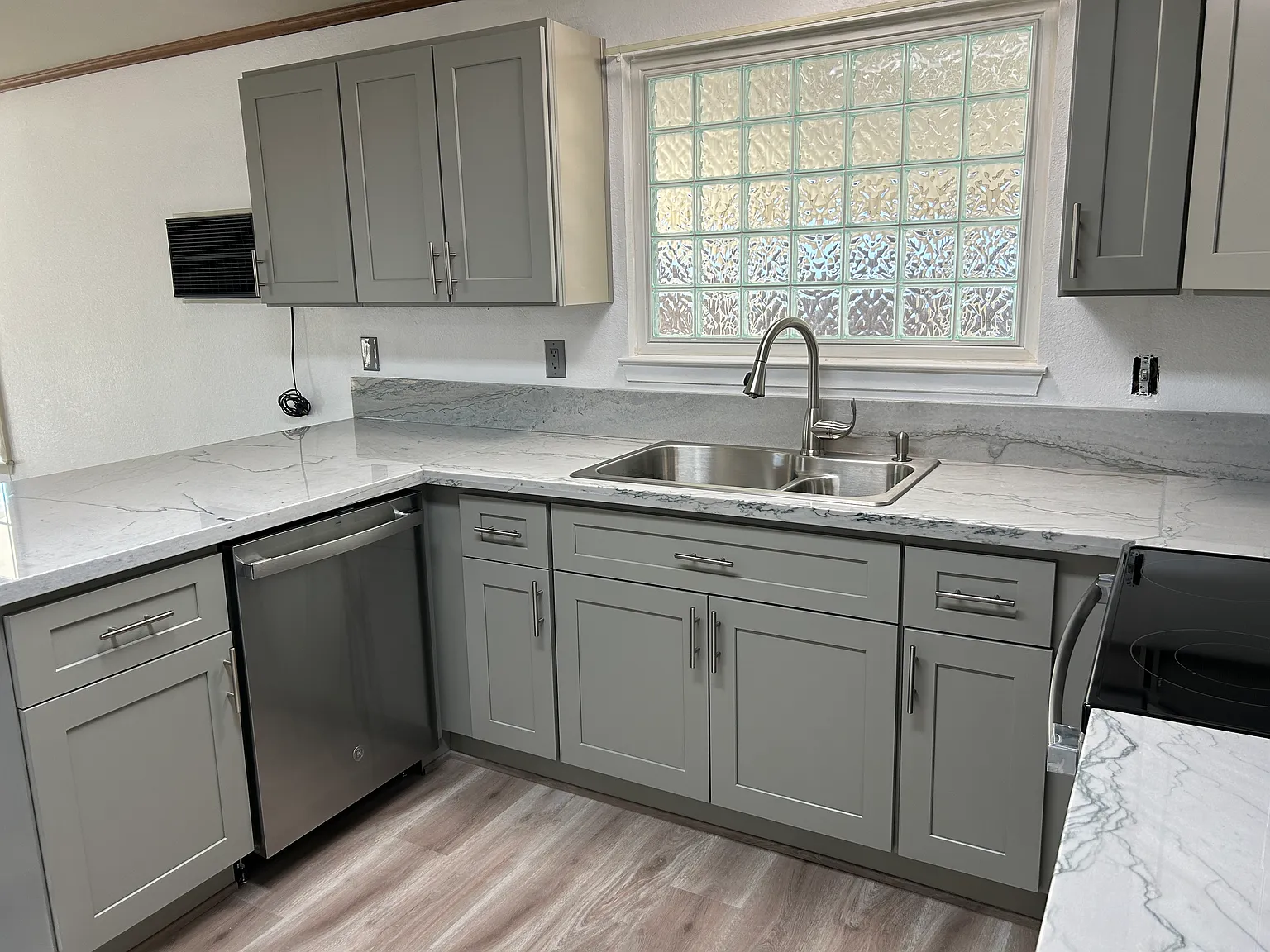3 bed, 1232 sqft, $2,200 — Photo 4