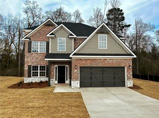 247 Meadowlark Dr, Smiths Station, AL 36877