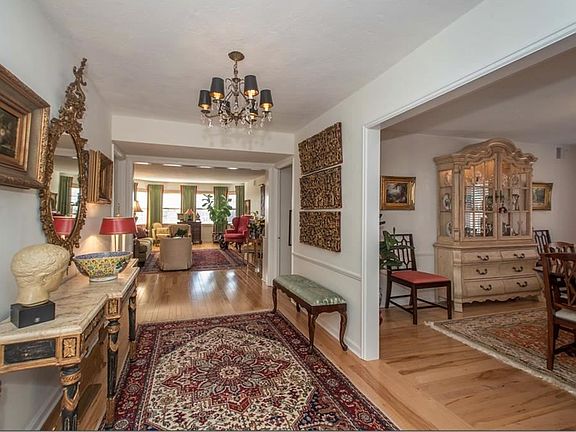 3rd image of 13700 Shaker Blvd #7C