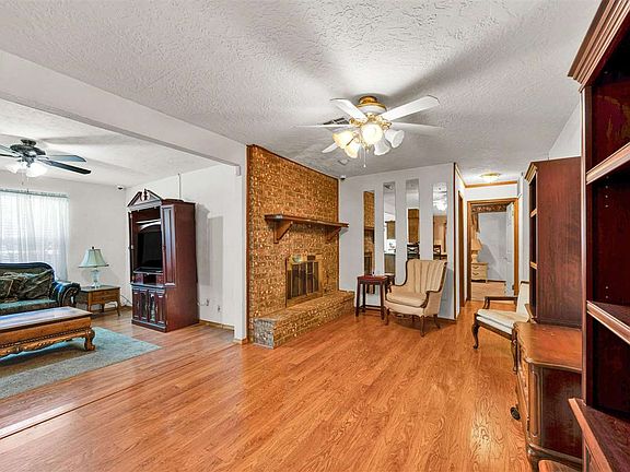 3rd image of 2501 NW Robinhood Dr
