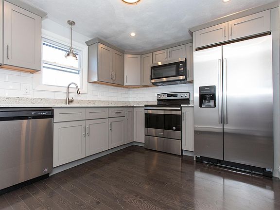 2nd image of 37 Woodbine St Floor 1