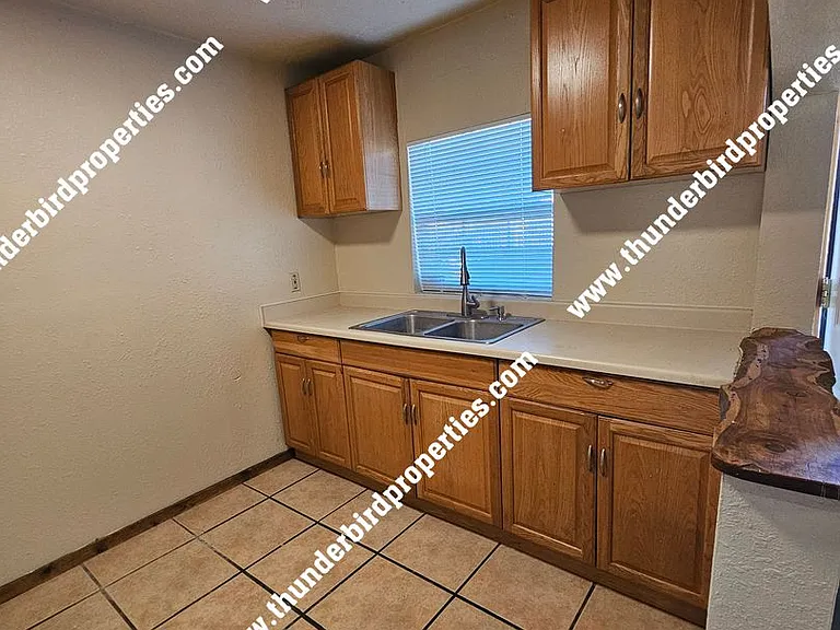 4700 Central Ave SW — Photo 4