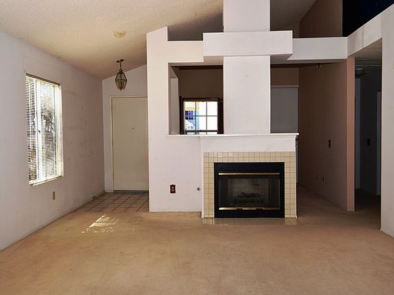 2nd image of 1818 Blackhawk Ave