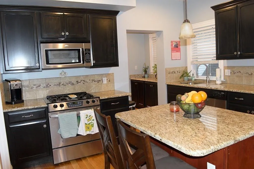 Building Photo - 16 Sanger St #3