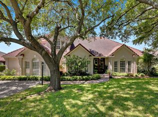 2 Radnor Dr, The Hills, TX 78738