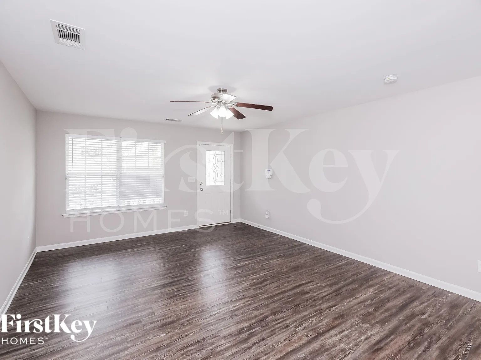 4 bed, 2.5 bath, 2092 sqft, $1,880 — Photo 3