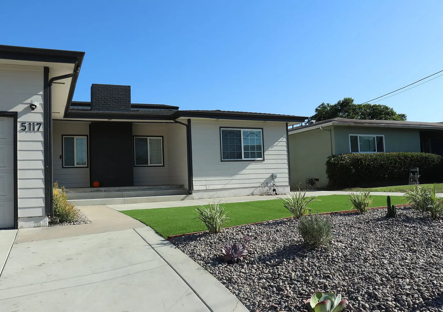 Beautiful bright and spacious 5 Bedrooms - Amazing Location! — Photo 1