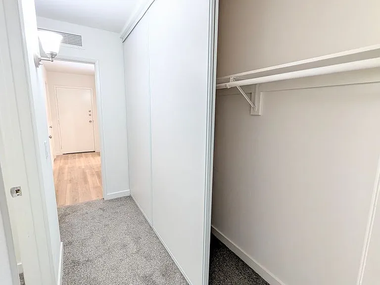 Chateau Lamont Apartments — Photo 13