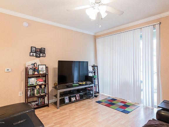 4th image of 8539 GATE Parkway W #612