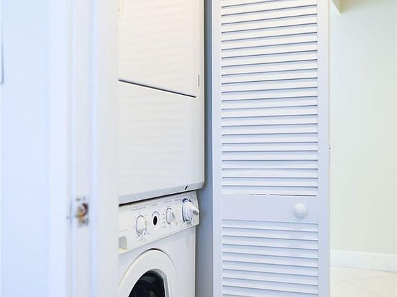 4th image of 1541 Brickell Ave APT 405