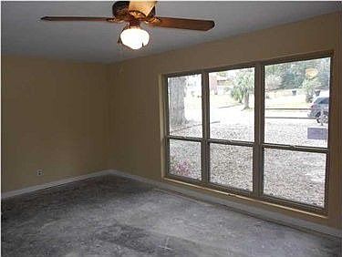 3rd image of 742 Valley Dr