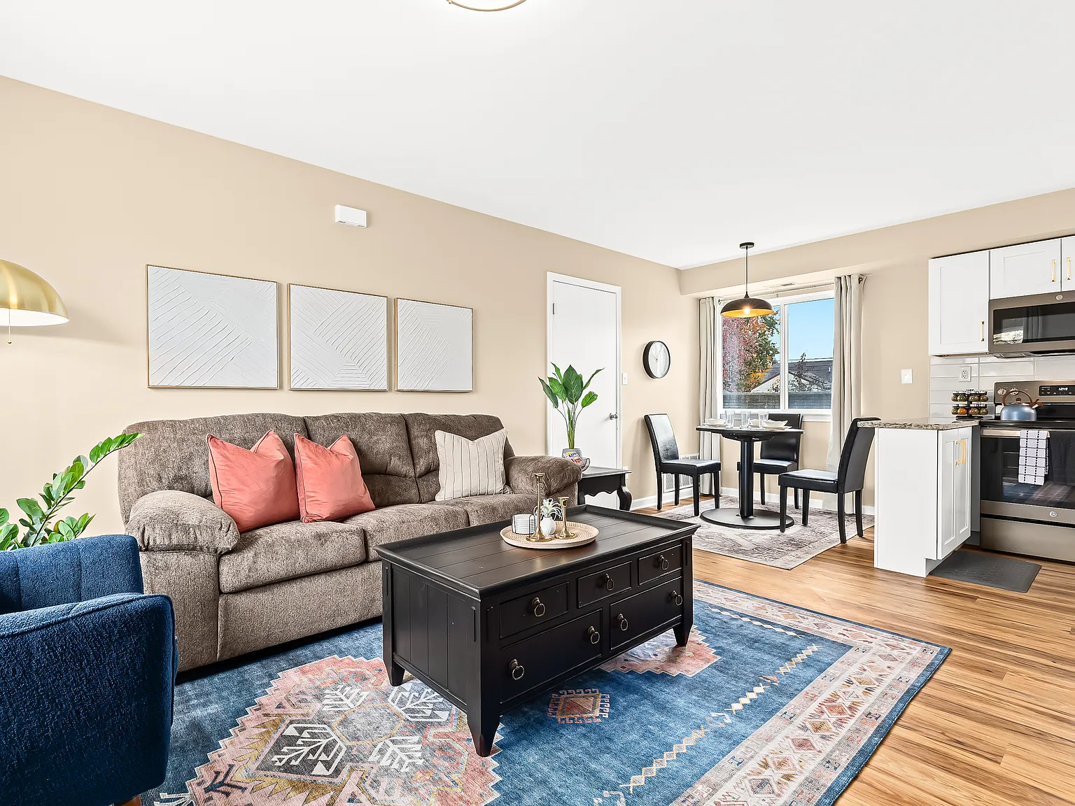 1 bed, 800 sqft, $2,400 — Photo 2