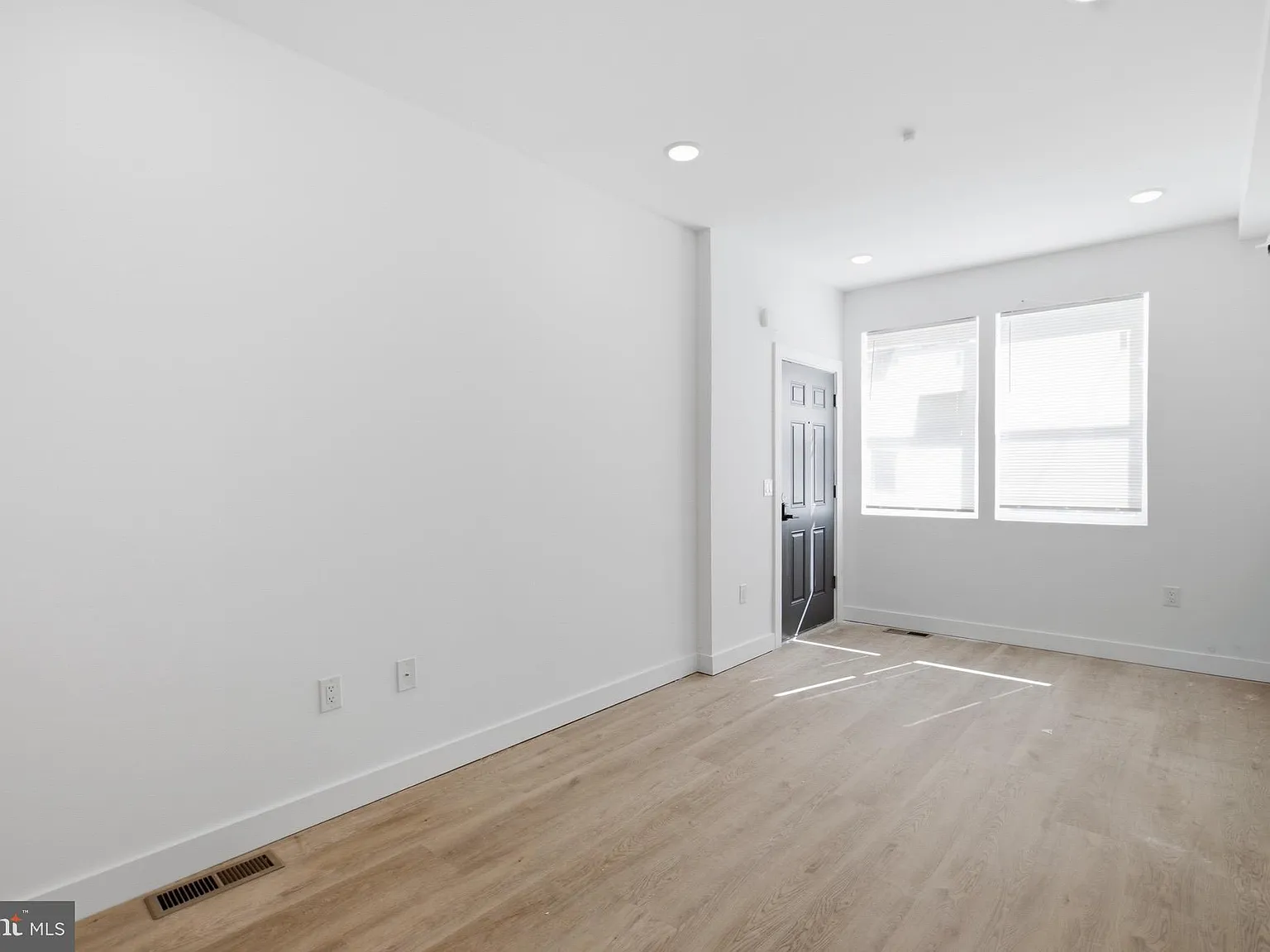 3 bed, $1,700 — Photo 4