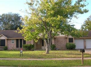 814 Lancaster Dr, Friendswood, TX 77546