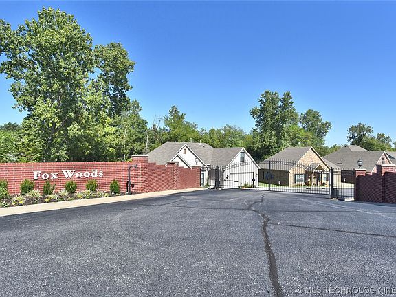 3rd image of 435 Foxwood Dr