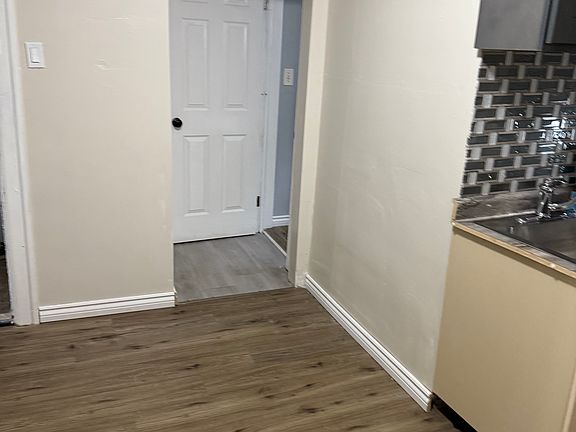 5th image of 2992 Evaline Ave