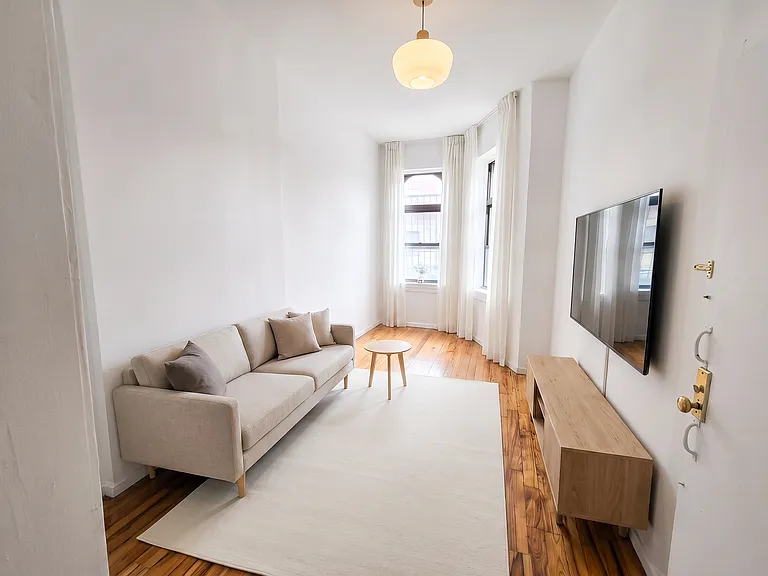 333 Vernon Ave #1R — Photo 4