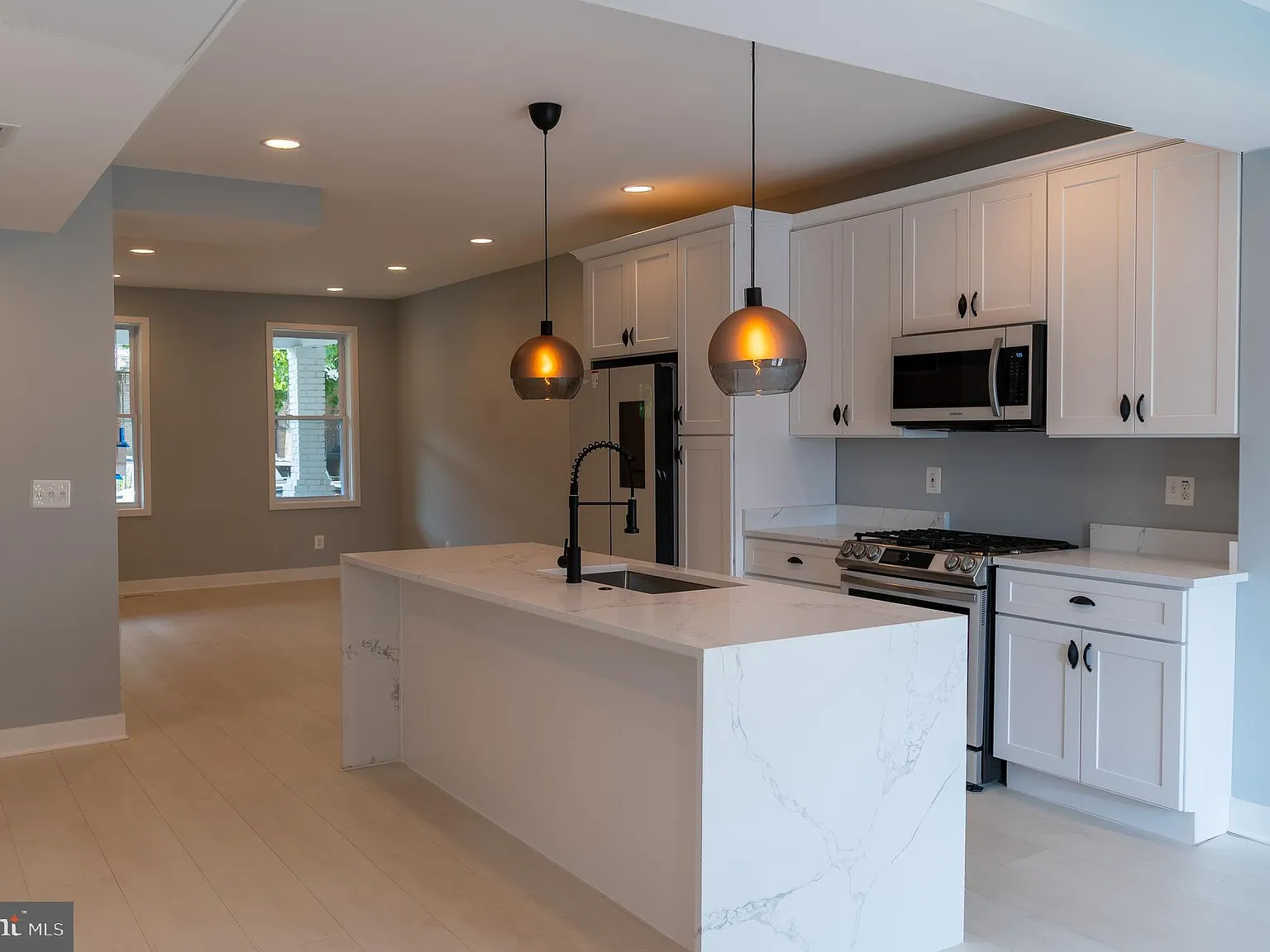 4 bed, 3.5 bath, 2088 sqft, $5,500 — Photo 4