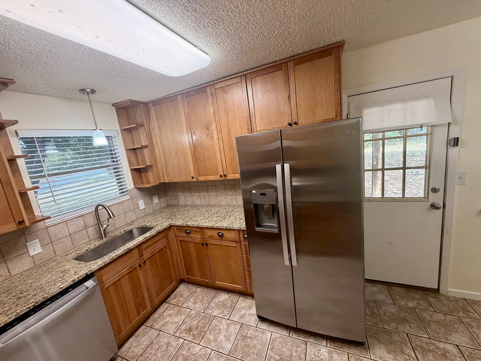 2 bed, 843 sqft, $1,450 — Photo 2