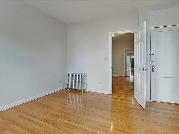 4th image of 34-52 43rd St #3L
