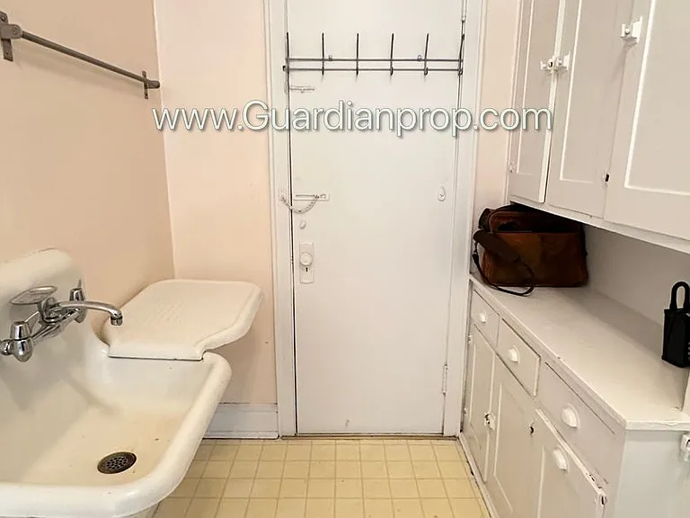 2876 Humboldt Ave S #105 — Photo 23
