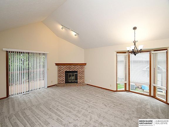 5th image of 3504 Comstock Ave