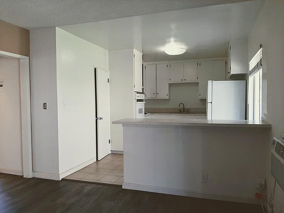 4th image of 2310 S Bentley Ave APT 4