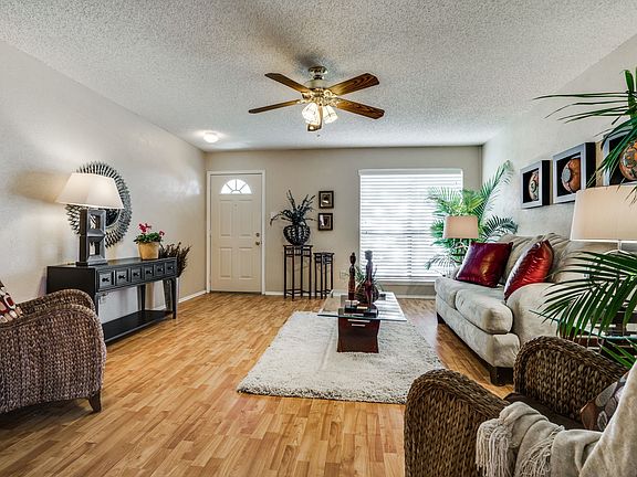 3rd image of 10827 Hayfield Dr
