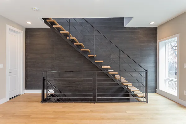 Rented by MNS | media 7