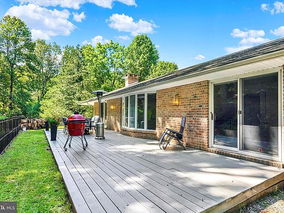 5th image of 49 Fawn Dr