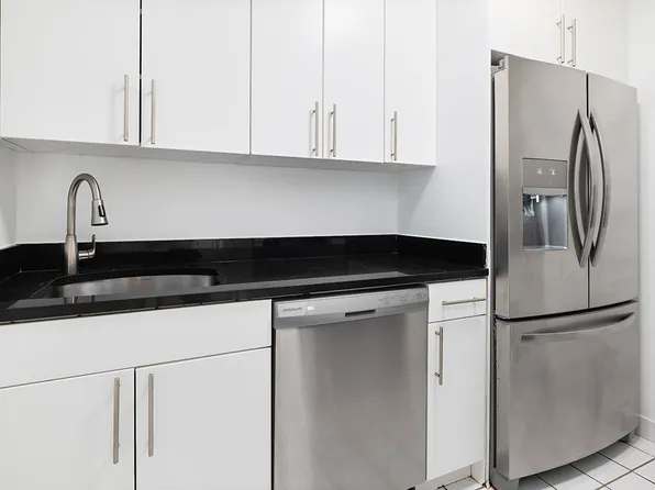 330 East 38th Street image 5 of 26