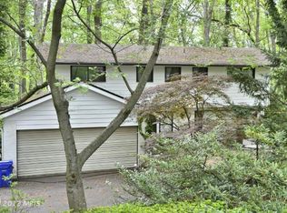 9127 McDonald Dr, Bethesda, MD