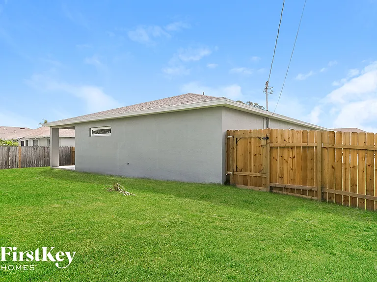 2346 SW Abalon Cir — Photo 15