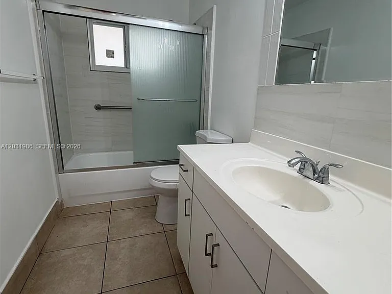1831 SW 24th St #W — Photo 11