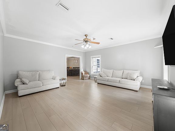 5th image of 8609 Gohler Ave
